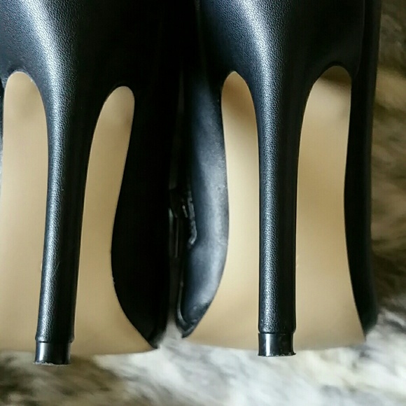 Booties ๐ข - Picture 3 of 5